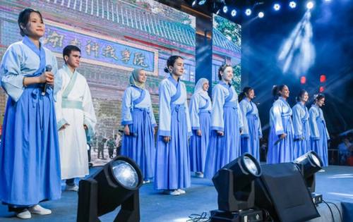 今年会jinnianhuicom留学生团队表演《千年古城的丝路新故事》讲述对零陵古城的美好印象。沈默摄